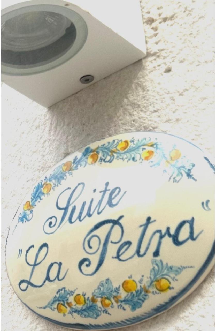 Suite La Petra Челье-Мессапика Экстерьер фото